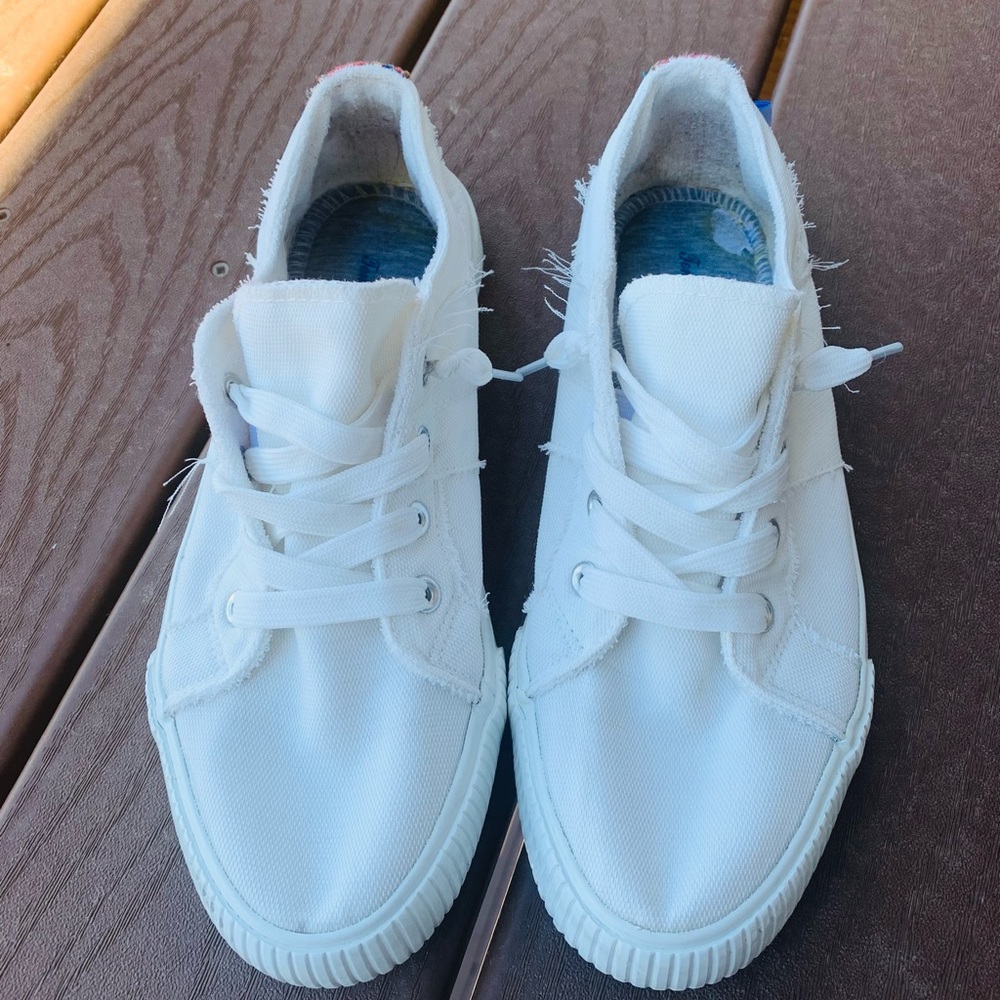 Tommy Bahama slip on sneakers